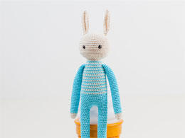 Вязанный зайчик